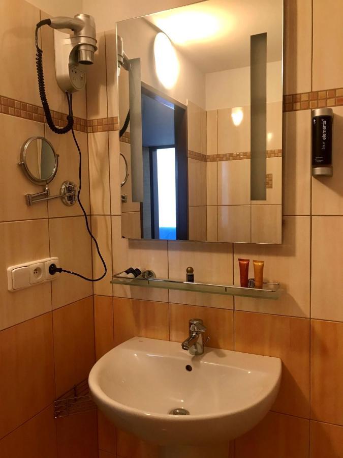 Hotel Bila Ruze Strakonice Bagian luar foto