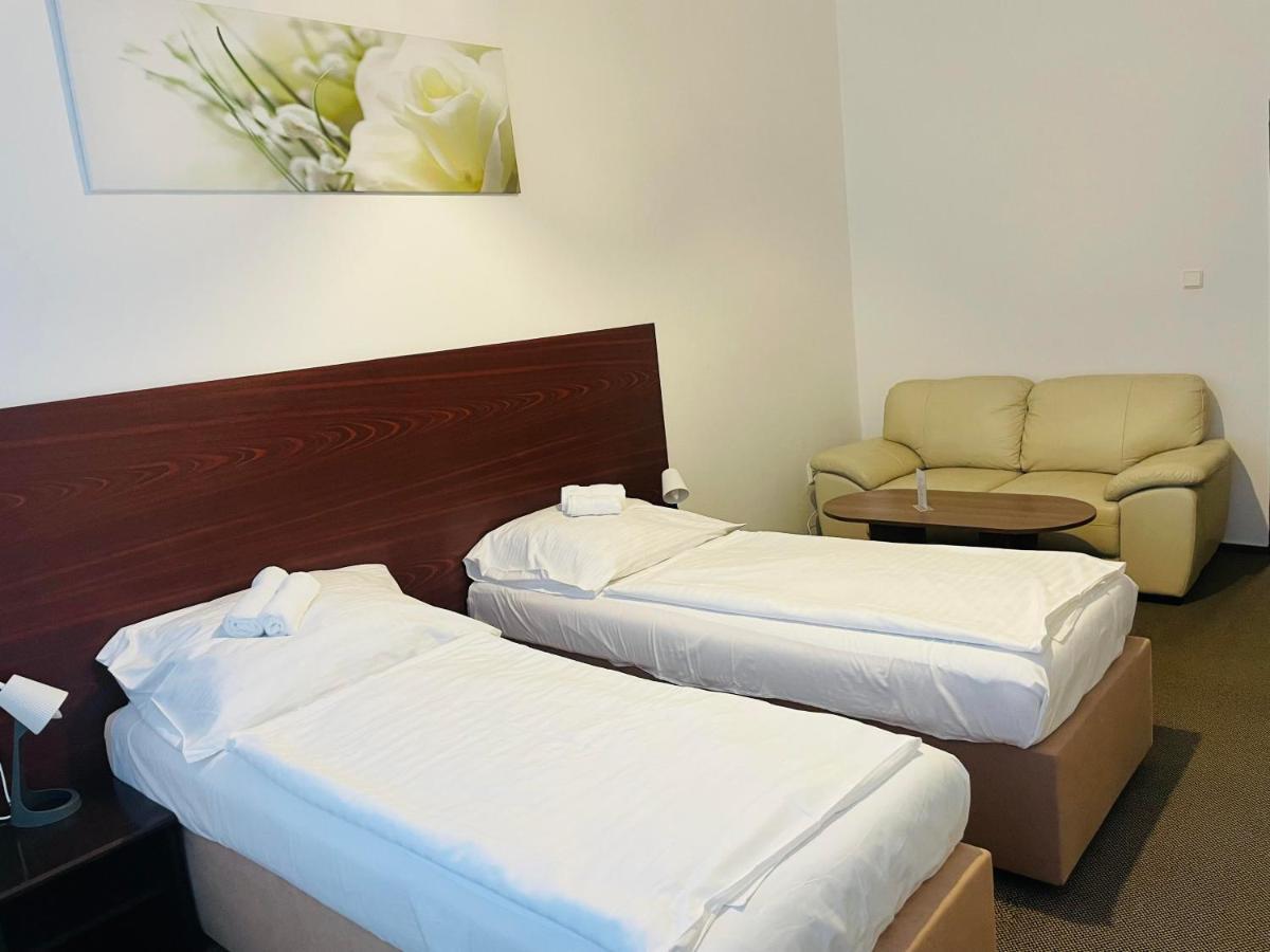 Hotel Bila Ruze Strakonice Bagian luar foto