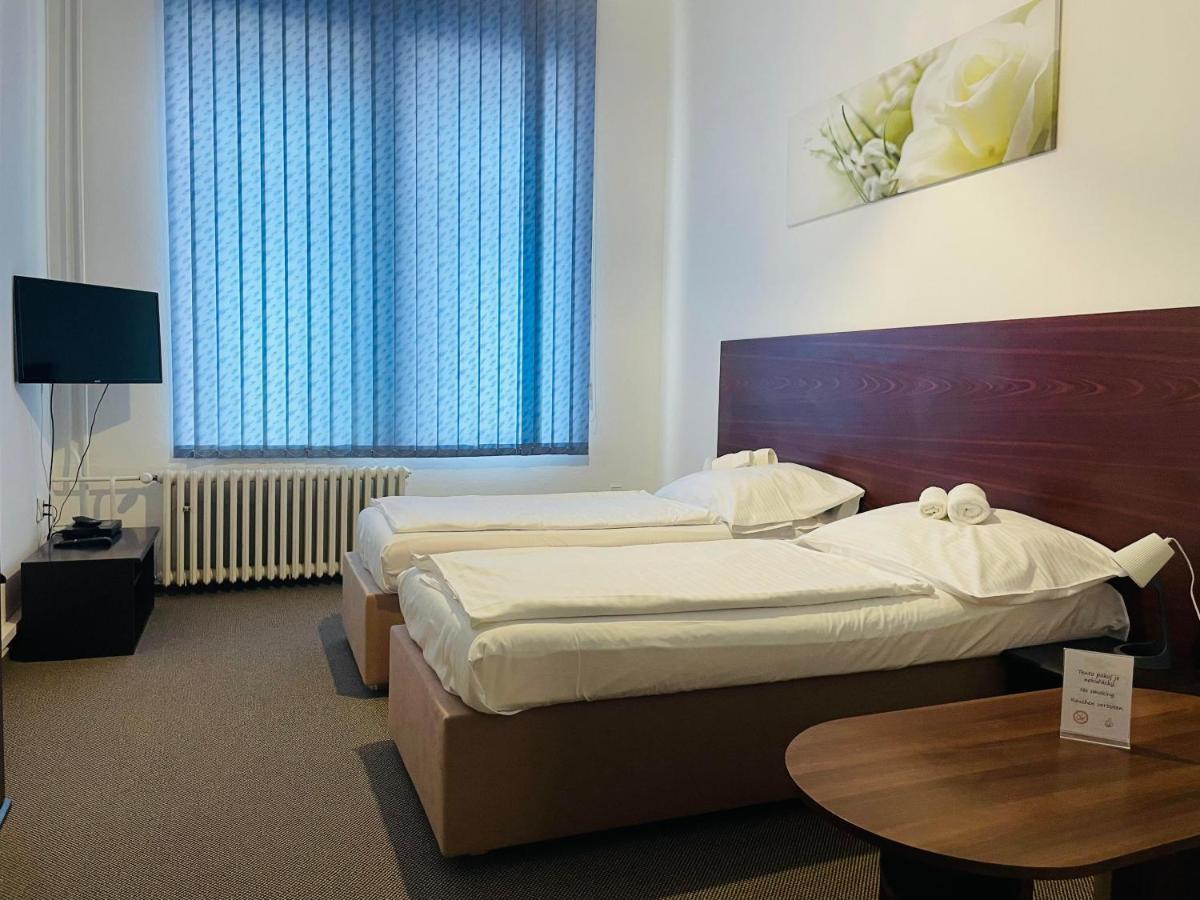 Hotel Bila Ruze Strakonice Bagian luar foto