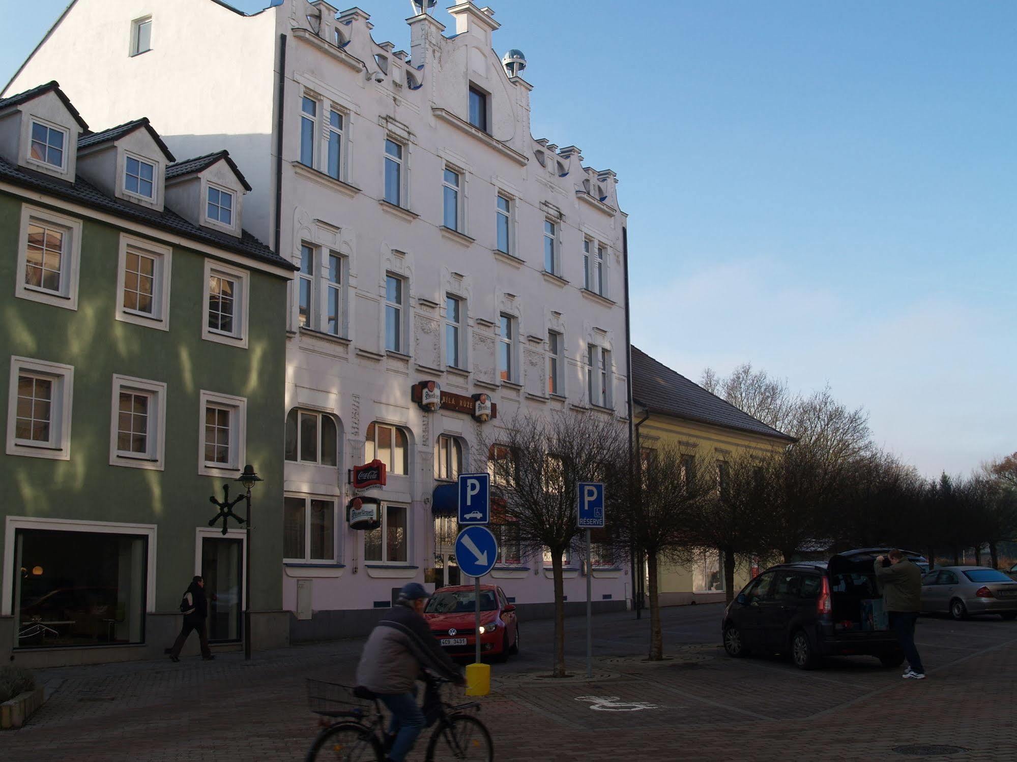Hotel Bila Ruze Strakonice Bagian luar foto